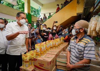 Mendag Tinjau Pasar Pastikan Harga Minyak Goreng Sesuai HET