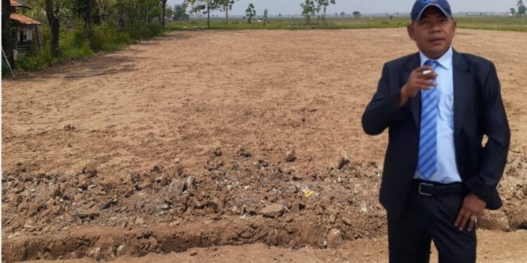 Pembangunan  Lapangan Bola Ds. Kutamakmur Disinyalir Curi Start