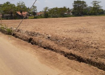 Pengarugan Lapangan Bola Kutamakmur Karawang Tanpa Papan Proyek