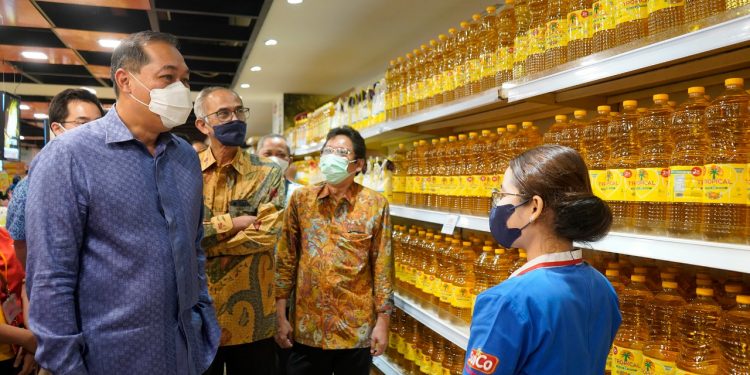Mendag Lutfi Pantau Stock Minyak Goreng Dan Bahan Pokok  Di Ritel Modern