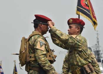Disematkan Brevet “Manusia Katak”, Pangkoarmada II Resmi Jadi Warga Kehormatan Kopaska
