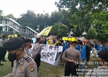 PMII Kota Bekasi Unras Desak KPK Periksa Tri Adhianto