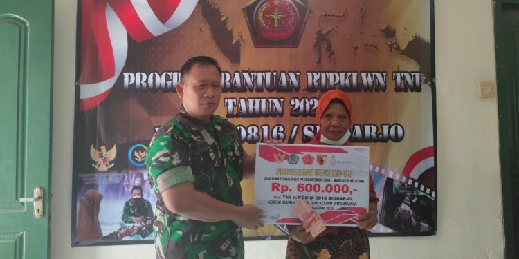 Pulihkan Perekonomian ,Koramil Sukodono Salurkan BT- PKLWN 1.366 Warga