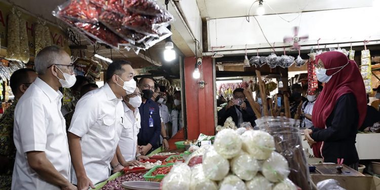 Keliling Pasar, Mendag Pastikan Pasokan Bapok Aman Jelang Lebaran