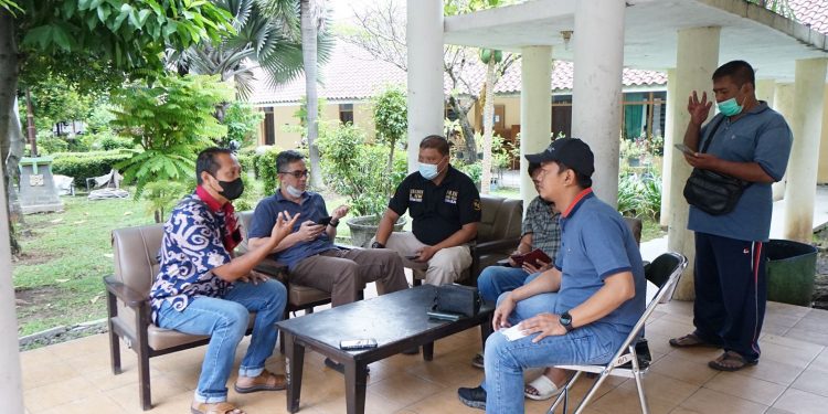 Tarik Parkir Ugal-ugalan, Gus Muhdlor Gerak Cepat Tertibkan Parkir Liar di Alun-Alun.