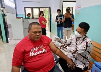 Ratusan Suporter Bonek dan Delta Mania Ikuti Vaksin Booster Dukung Liga 2