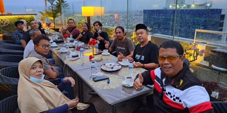 Hery Konsultan PT SMGP:  MenyampaIkan Salam Dari Jajaran Direksi Kepada Wartawan. 