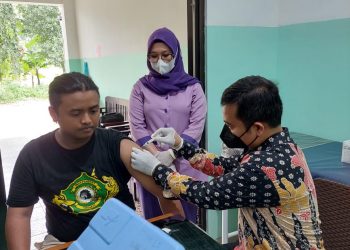 Siap Nribun Ratusan Suporter Bonek Sidoarjo, Antusias Vaksinasi Dosis 3.
