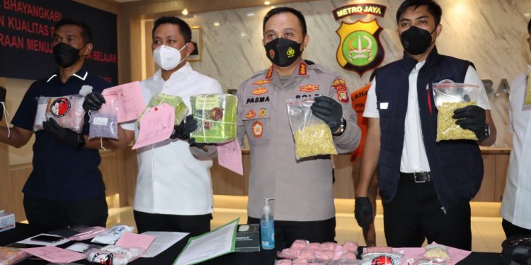 Polres Jakarta Barat Gagalkan Pengedaran Ribuan Ekstasi Dan Sabu Seharga 3 Miliar
