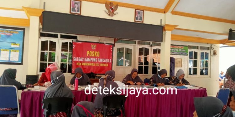 IMG-20220628-WA0013 - Deteksi Jaya Deteksi Dini Penyakit , Puluhan Lansia Warga Rangkah Kidul Datangi Kantor Desa