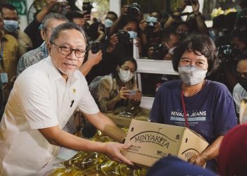 Janji Turunkan Harga Migor Lunas, Mendag Zulhas Luncurkan MINYAKITA Rp14 Ribu per Liter