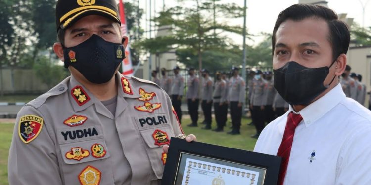 Anggota Polres Serang Mendapat Penghargaan