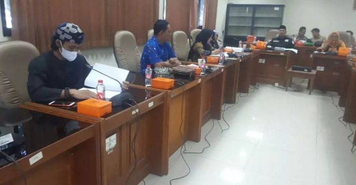 DPRD Karawang Melaksanakan Raperda Pembangunan Sumur Resapan dan Lubang Resapan Biopori