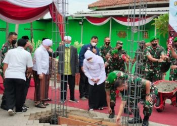Peletakan Batu Pertama Revitalisasi Makam Auliya’ Sono, Kasad Dukung Jadikan Cagar Budaya