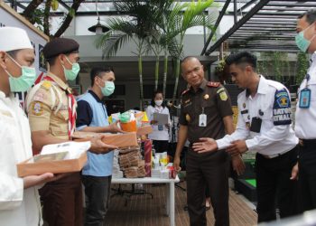 Kejati DKI Bagikan Peralatan Ibadah Ke Lapas Salemba