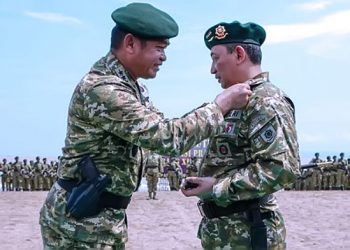 Kapolri Dikukuhkan Jadi Warga Kehormatan Kostrad, TNI-Polri Makin Solid