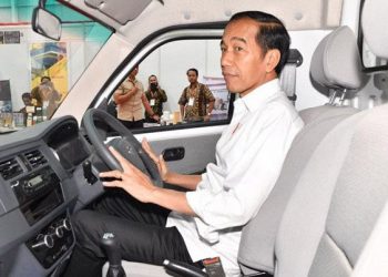 Presiden Jokowi Instruksikan Penggunaan Mobil Listrik Sebagai Kendaraan Dinas Pejabat Pusat dan Daerah