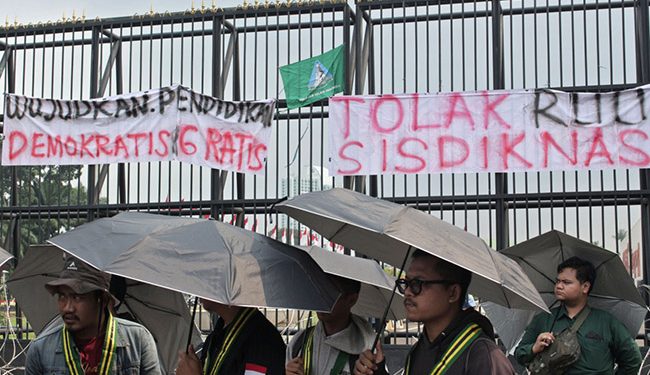 Dinilai Rugikan Guru, Kemendikbud Ristek: Draf RUU Sisdiknas akan Terus Diperbaiki