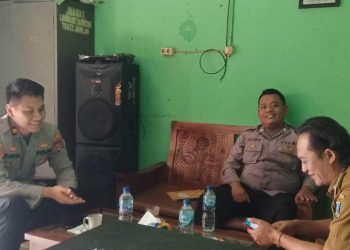 Sampaikan Pesan Kamtibmas, Kapolsek Jawilan Bersama Bhabinkamtibmas Sambangi Pemdes Junti