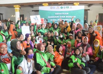 Pemkab Sidoarjo Bersama IKA Unair Gelar Baksos Ojol Perempuan Peringati Usia Emas