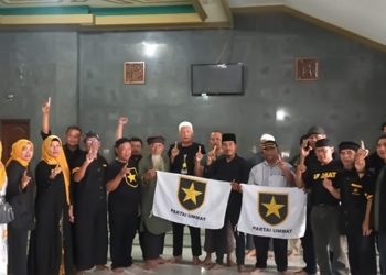 Ketum PBNU Kecam Aksi Pembentangan Bendera Partai di Masjid: Tidak Etis, Tolong Hormati Masjid