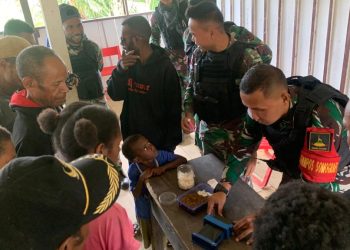 Peringati HUT RI ke 78, Satgas Yonif 310/KK disambut Warga Perbatasan dan Berikan Bantuan