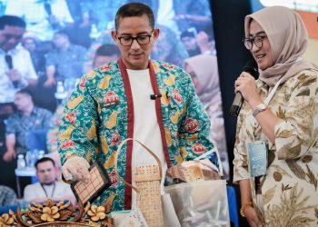 Menparekraf Ditantang Pelaku Ekraf Serang Buat Batik Ecoprint Teknik Shibori