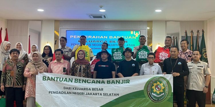 PN Jaksel Salurkan Bantuan Sembako untuk Korban Banjir di Bekasi