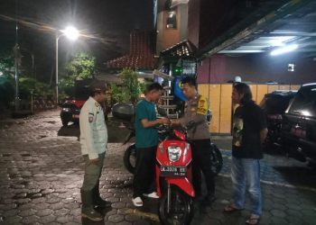 Aksi Sigap Bhabinkamtibmas Srengseng Polsek Kembangan, Temukan Motor Warga yang Dicuri