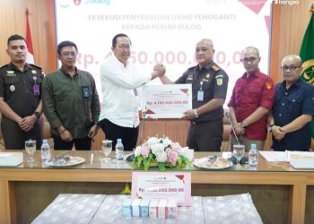 Kejari Jakarta Utara Serahkan Uang Pengganti Korupsi Rp4,15 Miliar ke Perum Bulog