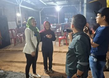 Artis Cantik Camelia Panduwinata Lubis Menangis Melihat Penderitaan Warga Kebun Sayur yang Digusur Secara Paksa