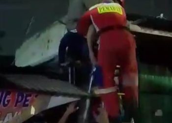 Briptu Arif Anggota Intelkam Polda Metro Jaya & Anggota Damkar Taman Sari, Gagalkan Warga Yang Mencoba Bunuh Diri