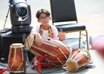 Aksi Gendang Muhammad Zinsky Rainavan di Ruang Seni Siswa Curi Perhatian