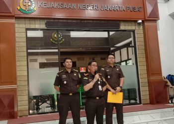 Kejari Jakpus Terima Tahap ll 5 Tersangka Kasus Suap Ekspor CPO dan Perintangan