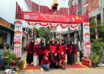 Jelang HUT RI Ke-80, Warga RT 03/08 Rawa Kalong Bangun Gapura IKN