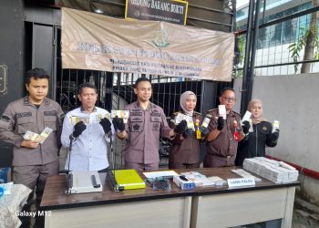 Kejari Jakarta Pusat Musnahkan Barang Bukti 116 Ikat Dollar AS Palsu dan Brankas