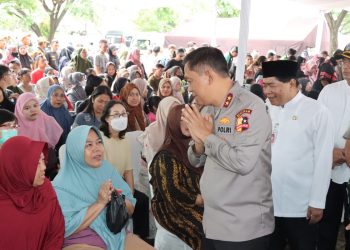 Antusiasme Tinggi, Warga Padati Gerakan Pangan Murah Polri dan Jumat Berkah di Jakarta Barat