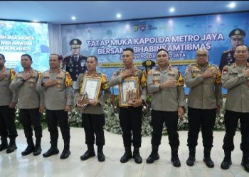 Aiptu Agus Riyanto, Bhabinkamtibmas Srengseng, Raih Penghargaan Kapolda Metro Jaya atas Dedikasi Mendidik Anak Di Kawasan Slum Area