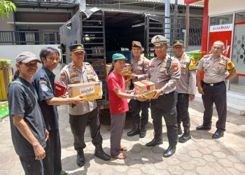 Peduli Korban Kebakaran, Polsek Tambora Salurkan Bantuan untuk Warga RW 05 Duri Selatan