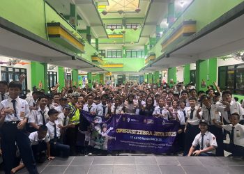 Operasi Zebra Jaya 2025, Satlantas Jakbar Sambangi SMPN 88 Beri Edukasi Tertib Lalu Lintas