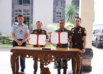Kejari Jakarta Pusat Serahkan Penitipan Aset Rampasan Benny Tjokrosaputro kepada Mabes TNI