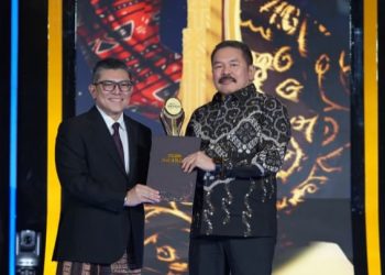 Jaksa Agung Raih Penghargaan Tokoh Transformasi Penegakan Hukum