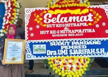 Mitrapol Beri Penghargaan kepada Umi Sjarifah atas Dedikasi di Dunia Pers