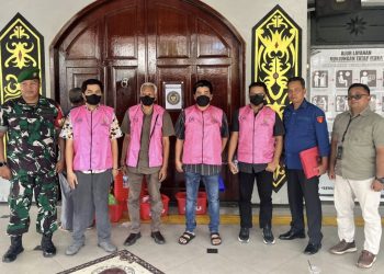 Kejari Kukar Tahan 4 Tersangka Kasus Dugaan Korupsi Pembangunan Factory Sharing pada Sentra UKM