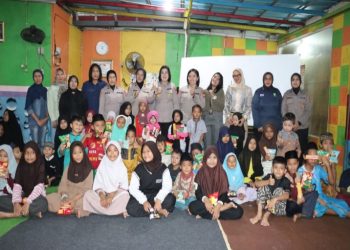 Program Polisi Mengajar, Polwan Polres Metro Jakarta Barat Kunjungi Sekolah Maju Bersama Kembangan