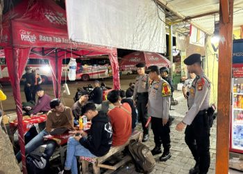 Ops Lilin Jaya 2025–2026, Petugas Posyan Terpadu Patroli Jalan Kaki di Terminal Bus Kalideres