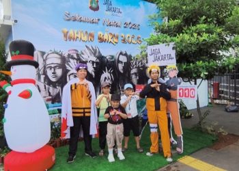 Warna Baru Pengamanan Nataru, Polisi Cosplay Naruto Sapa Pengunjung Kota Tua