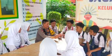 Police Goes To School, Bhabinkamtibmas Duri Kepa Ajak Pelajar SMPN 191 Jauhi Bullying, Tawuran, dan Narkoba