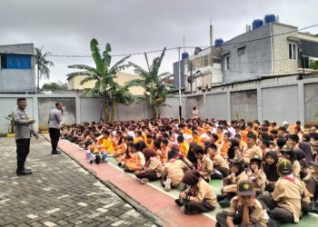 Police Go To School, Kapospol Citra 2 dan Bhabinkamtibmas Edukasi Anti Bullying di SDN Pegadungan 12 Pagi