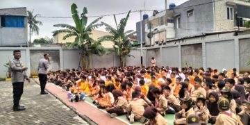 Police Go To School, Kapospol Citra 2 dan Bhabinkamtibmas Edukasi Anti Bullying di SDN Pegadungan 12 Pagi